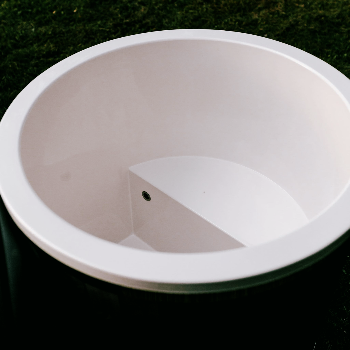 Fiberglass Single-Person Cold Water Tub